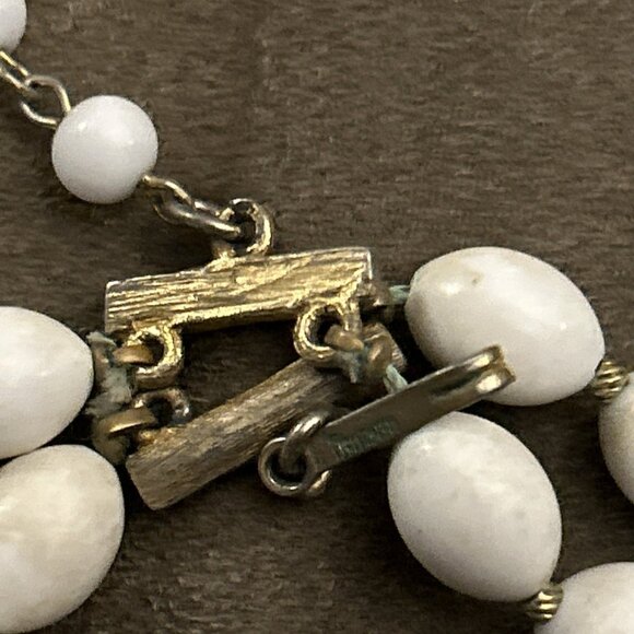 Vtg Double Str 1950’s Crown TRIFARI White Lucite & Gold Bead Necklace Adj Double - Picture 4 of 6